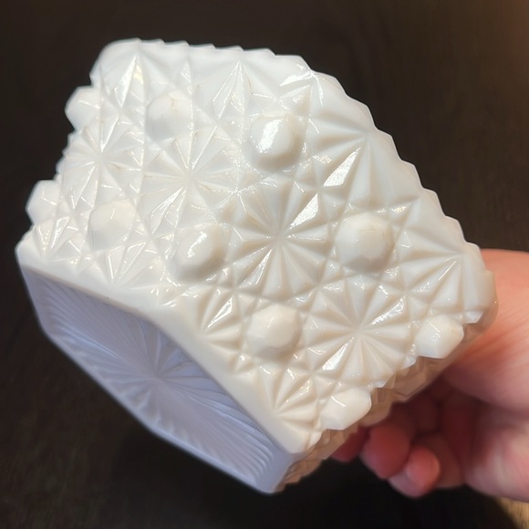 VTG LE Smith milk glass daisy and button sawtooth hexagonal bowl catchall dish - Picture 3 of 8